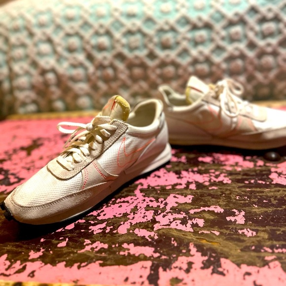 NIKE Women’s Daybreak Type 'White Hyper Crimson' tennis shoes Sz 7 - Picture 5 of 12